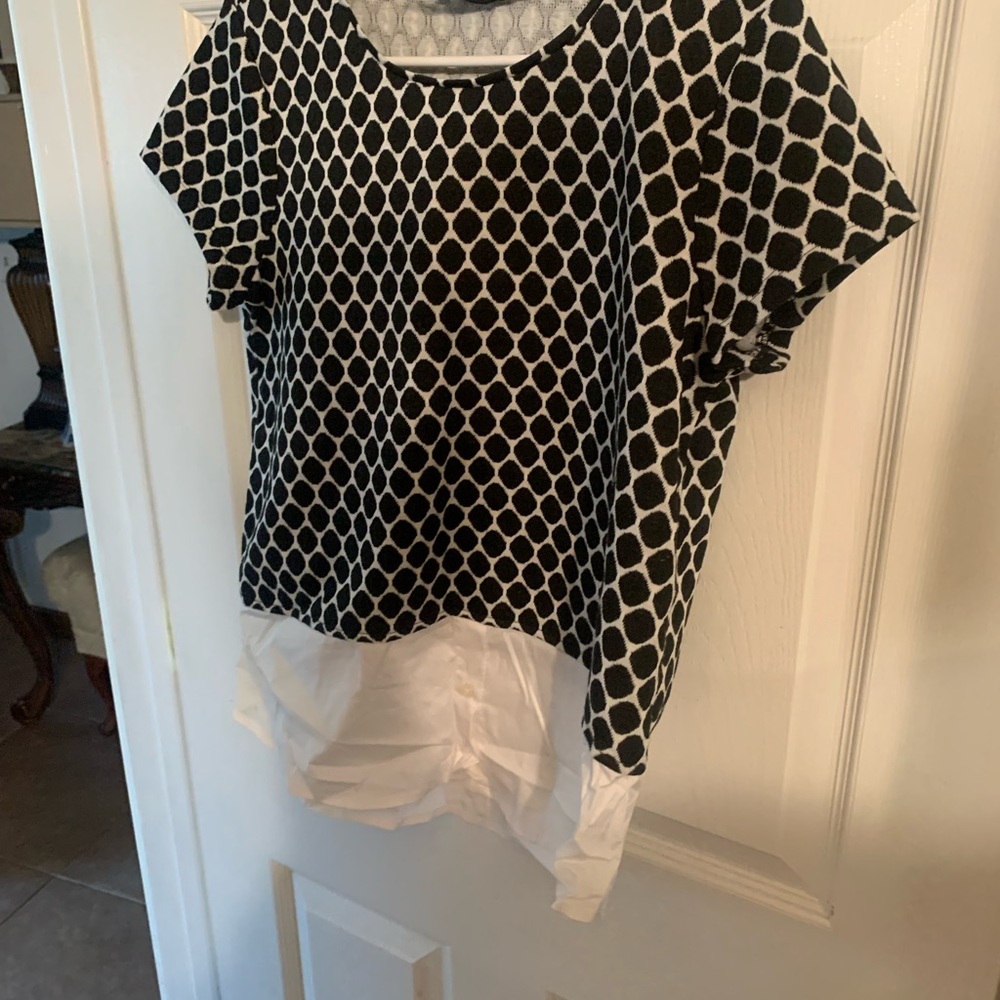 Ann Taylor Black and White Asymmetrical Short Sleeve Blouse